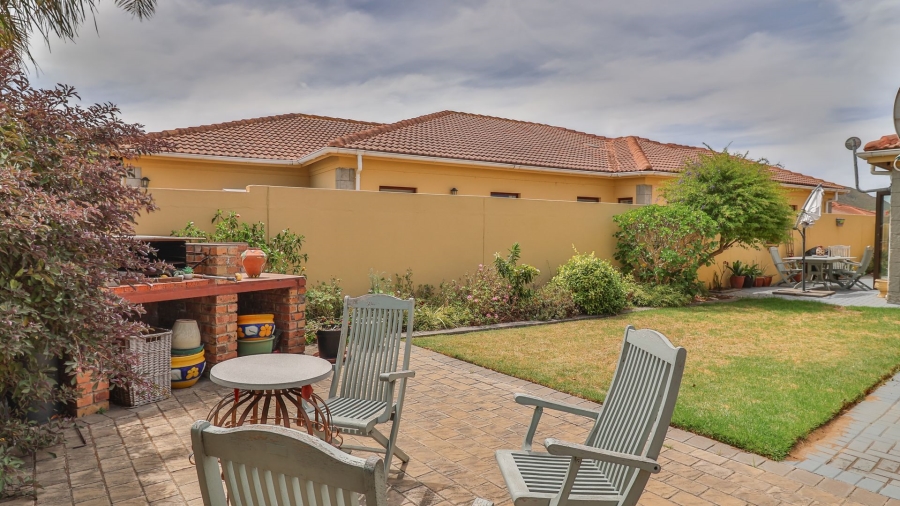 3 Bedroom Property for Sale in Sandbaai Western Cape